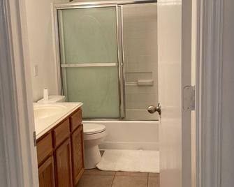 House close to Hobby/downtown/ mall - 休斯顿 - 浴室