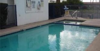 科罗那汽车旅馆套房 - 梅萨 - 游泳池