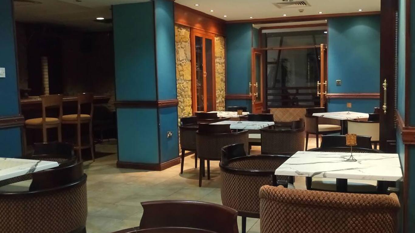 卡斯泰利酒店