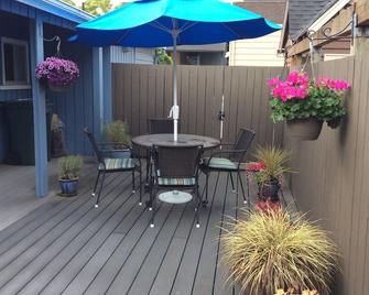 Quiet One-Bedroom Cottage with Deck in Walkable Neighborhood - 西雅图 - 露台