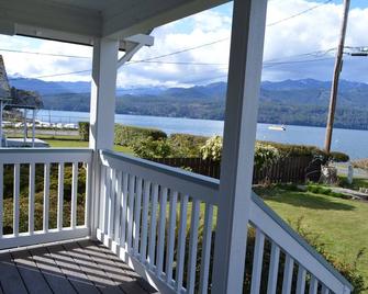 Beautiful Beachfront House on Hood Canal - 瑟比科 - 阳台