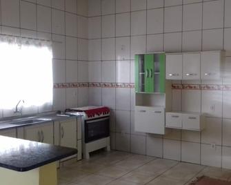 Spacious And Comfortable House, Close To The City Center! Pleasant Environment!!! - 波立纳斯纳尔 - 厨房
