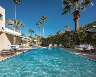 电影考洛尼酒店 - 棕榈泉 - 游泳池