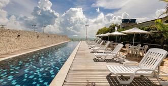 纳塔尔牦牛海滩酒店 - 纳塔尔 - 游泳池