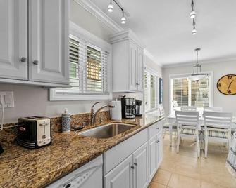 Newport Beach 1 bedroom, 1 bath + Sleeper Sofa Bed - Home/Beach/Garage/Patio - 纽波特海滩 - 厨房