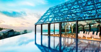 巴厘岛金巴兰艾美酒店 - South Kuta - 游泳池