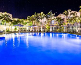 浅滩湾华美达度假酒店 - 浅滩湾 - 游泳池