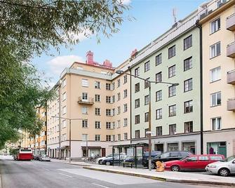 Beautiful 2 bedroom apartment with balcony facing the water - 斯德哥尔摩 - 建筑