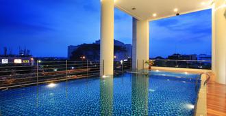 卡里巴塔瑞士贝尔住宅酒店 - 雅加达 - 游泳池