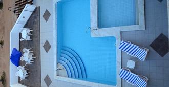 瓜舒马海滩酒店 - 马塞约 - 游泳池