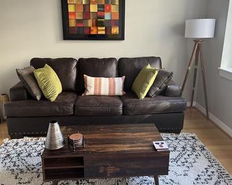 Downtown Norfolk Loft - 诺福克 - 客厅