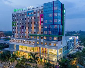 宜必思风格克阿昂酒店 - 贝克西 - 建筑