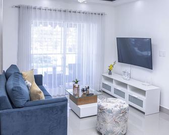 3 Bd Apt | Hot Water, Ac, Wifi, Tv, Pool, Parking. - 圣弗朗西斯科德马科里斯 - 客厅