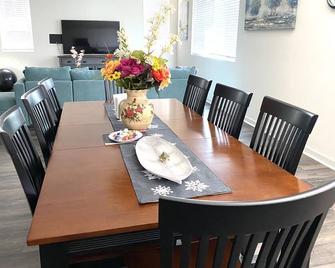 North LA Spacious/Family-Friendly New Home with 5 Bedrooms, 3 Baths, 6 Beds - 洛杉矶 - 餐厅