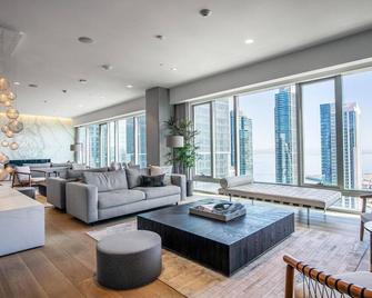 Hip Rincon Hill 1BR w/ Gym, Rooftop, Hot Tub, nr. SV. by Blueground - 旧金山 - 客厅