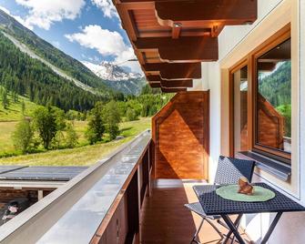 Apartment 'Haus Marchegg - Bergkristall' with Mountain View, Balcony and Wi-Fi - 图克斯 - 阳台