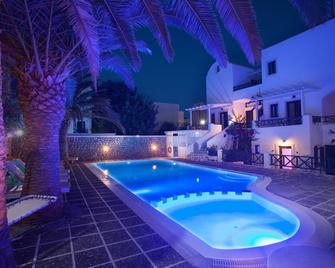 塞拉达海滩酒店 - 佩里萨 - 游泳池