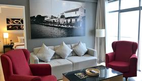 海峡套房酒店 - 马六甲 - 客厅