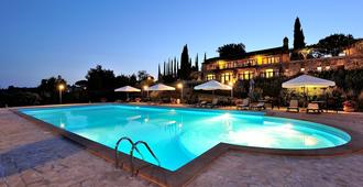 里帕里莱斯科尔德索尔酒店 - 佩鲁贾 - 游泳池