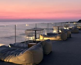 卡拉维尔套房酒店 - 仅限成人入住 - 扎金索斯 - 海滩