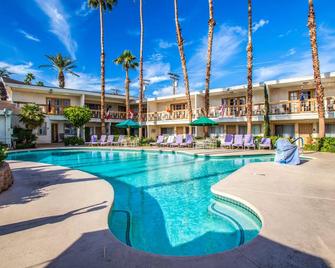 深峡谷旅馆 - 棕榈荒漠 - 游泳池
