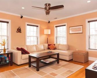 Location, Location Location, 2 Bed, 2 Bath Luxury Condo - 波士顿 - 客厅