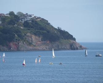 Sea Front Penthouse Torquay - 托基 - 海滩