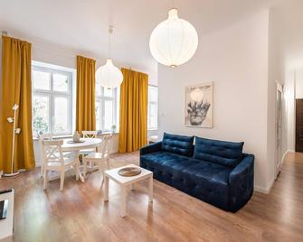 New Praga Enchanting Studio - 华沙 - 客厅