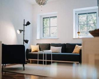 Appartement Residenz Rosenbach - Gemütliche Unterkunft im Herzen von Würzburg - 维尔茨堡 - 客厅
