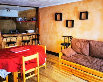 Loft avec coin montagne - 布里昂松 - 客厅