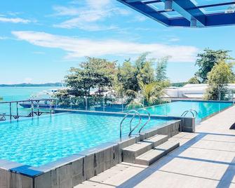 Palam Mansion在one Residence公寓 - 巴淡岛 - 游泳池