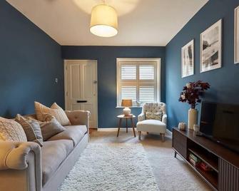 51 Risbygate Street Bury St Edmunds - 贝里圣埃德蒙兹 - 客厅