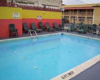 Vista Inn & Suites Memphis - 孟菲斯 - 游泳池