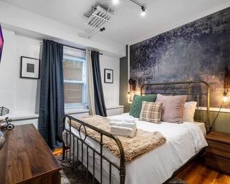 Modern Century Loft At The Pillars - 克利夫兰 - 睡房