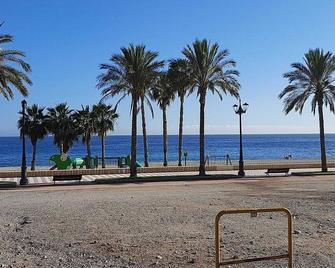 Habitación Avileña Tropical en Aguadulce - 阿尔梅利亚 - 海滩