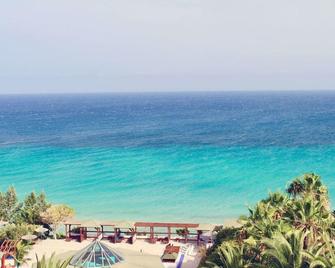 Monte Marina Naturist Resort - Esquinzo - 海滩