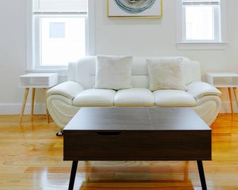 82 Newly Renovated, Luxury Apt in Boston - 波士顿 - 客厅