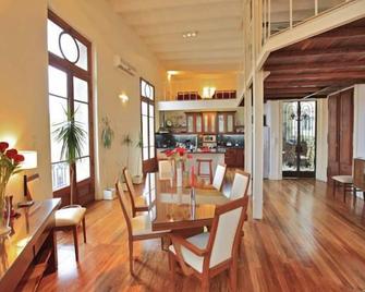 Comfort , Spacious, Bright, 4 bdrm 3 bath, Great Reviews - 布宜诺斯艾利斯 - 餐厅