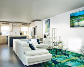 La Vue de Basseterre Apartments - Luxury in Bird Rock - 巴斯特尔 - 客厅
