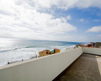 Ocean-VIEW Two Story Condo on the beach - 提华纳 - 阳台