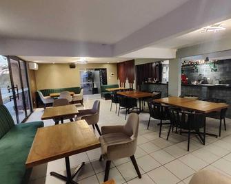特拉诺瓦套房酒店 - 圣克鲁斯 - 餐馆