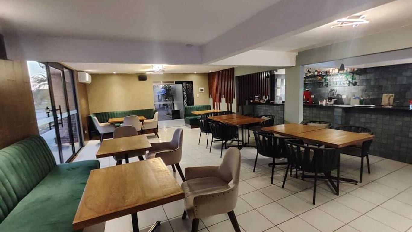 特拉诺瓦套房酒店