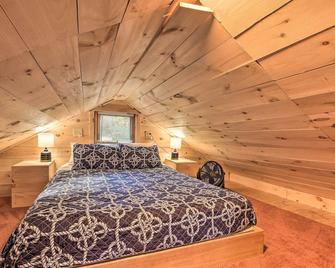 宠物友好的艾尔sworth Branch湖边小屋 - 埃尔斯沃思 - 睡房