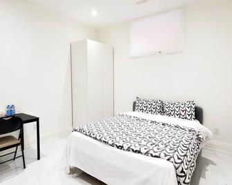 Comfortable Room in Toronto next to Yorkdale mall - 多伦多 - 睡房