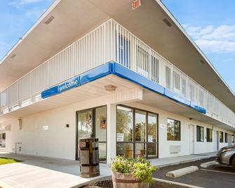 堪萨斯城西南列涅萨号6汽车旅馆 - 雷内克萨 - 建筑