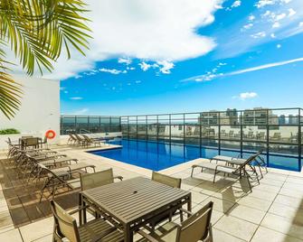 里贝朗普雷图温德姆 Tryp 酒店 - 里贝朗普雷图 - 游泳池