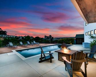 Luxury Pool Haven: Stunning Scenic Views - 圣地亚哥 - 游泳池