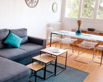 Apartment with Balcony, 4 bedrooms, space & comfort, Centre Gare - 雷恩 - 客厅