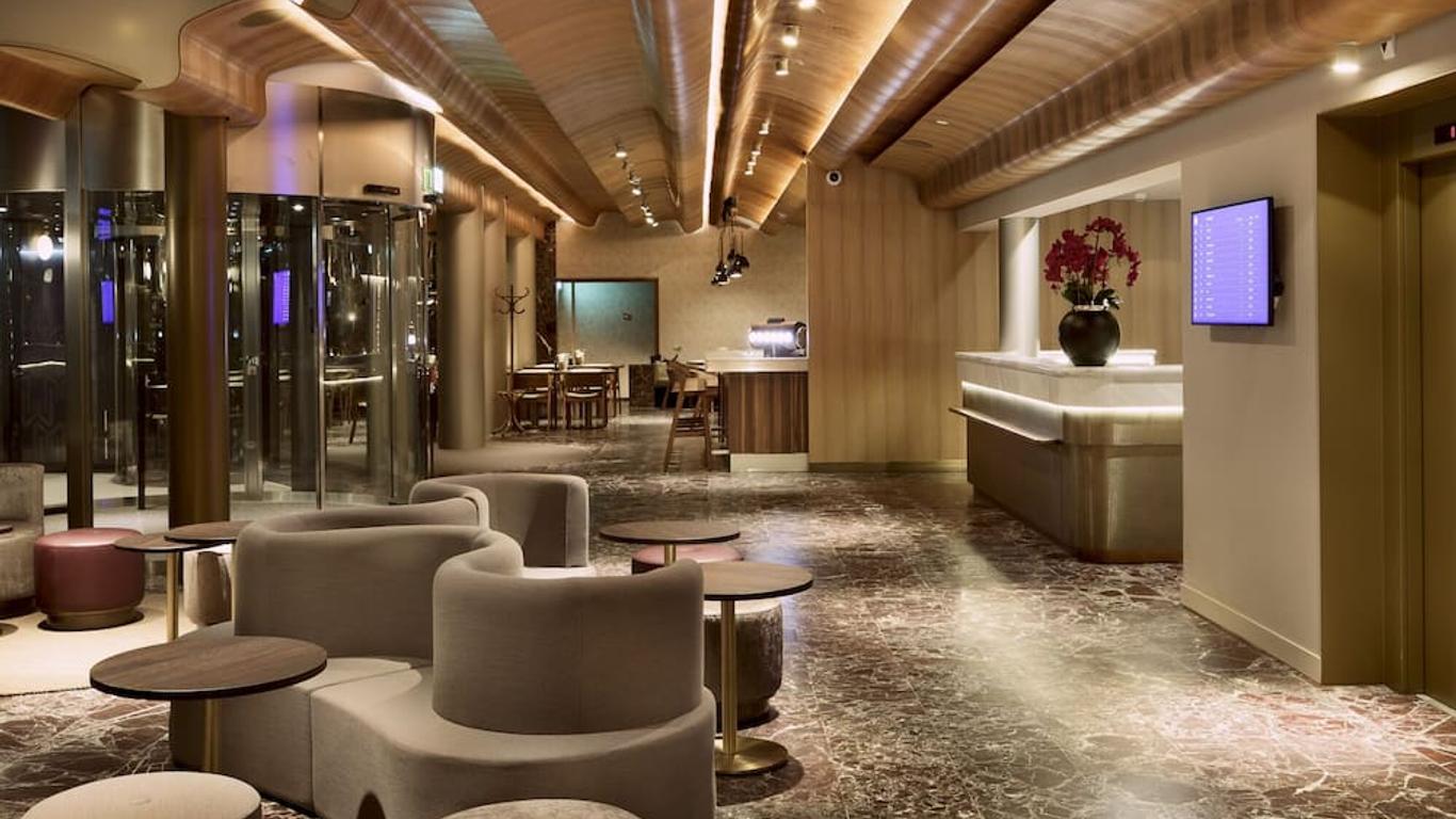 瓦尔哈拉酒店