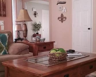 Located in the West Valley, close to many sports locations - 托尔森